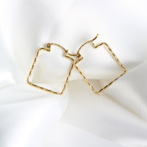 ARRACADAS CUADRADAS FACETADAS DE ORO