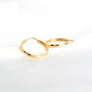 ARRACADAS TUBULARES CON FACETADO TIPO DIAMANTE