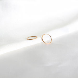 ARRACADAS TUBULAR MINI DE ORO 10 K