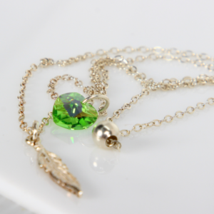 Collar Circonia Verde Pluma y Esfera de Plata Estuche Gratis