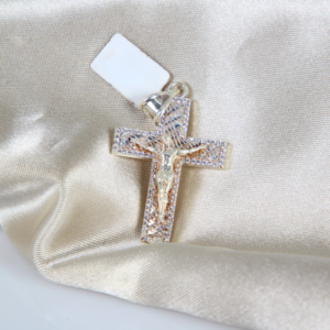 Dije Cruz Plana Cuadrada Circoniada Con Cristo de Plata Regalo para Papá
